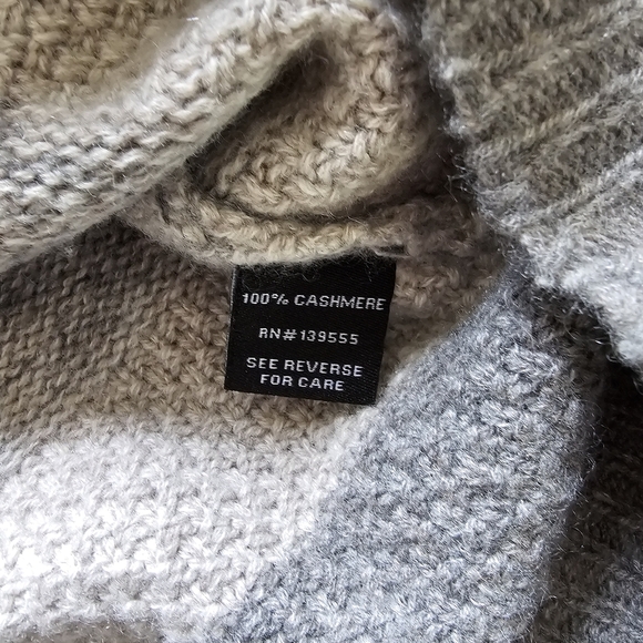 Knyt & Lynk Womens Cashmere sweater gray beige striped V Neck Small soft - Picture 6 of 6